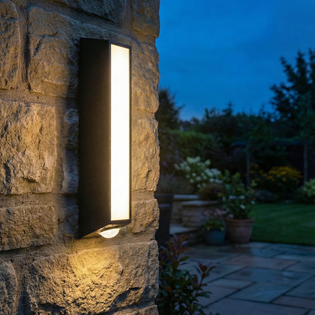Aplica LED Exterior 8W Neagra - Iluminare Moderna pe 3 Unghiuri, Design Minimalist