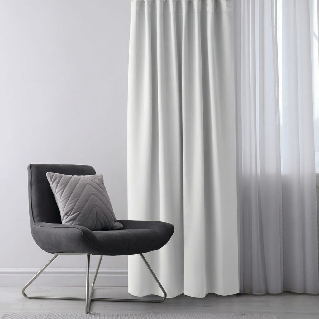 Draperie Blackout Alba cu Inele Argintii 140x244 cm – Opacitate 90%