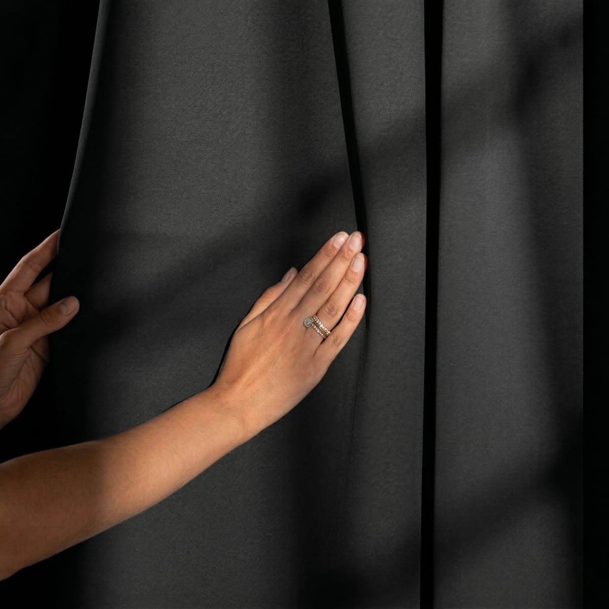 Draperie Blackout Neagra cu Inele Argintii 140x244 cm – Opacitate 90%