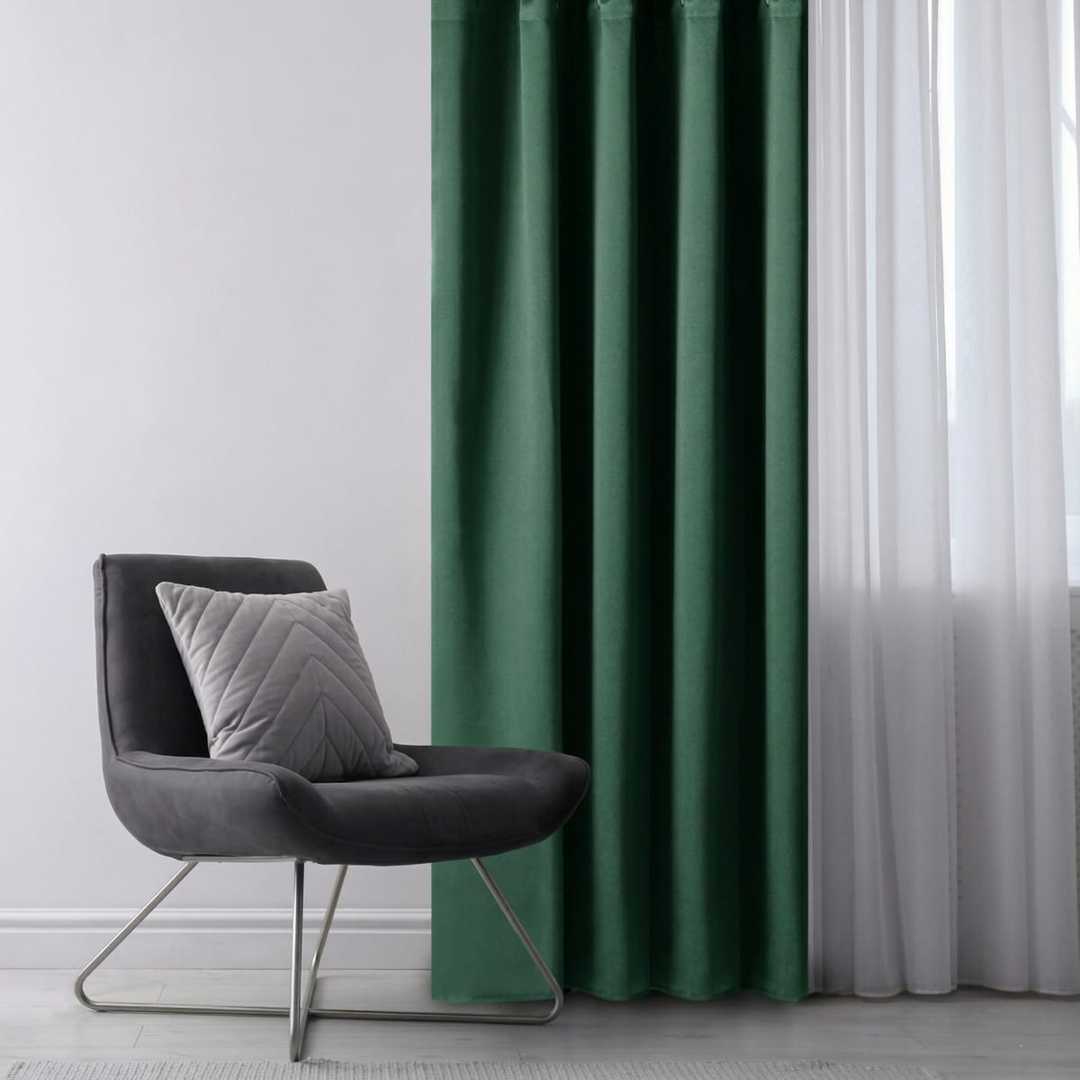 Draperie Blackout Verde Smarald cu Inele Argintii 140x244 cm – Opacitate 90%