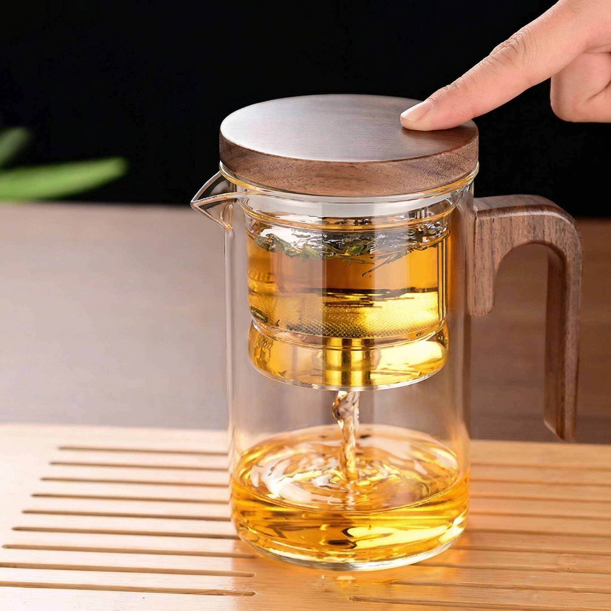 Pahar 2 în 1 - Pahar și Ceainic 600 ml din Sticlă cu Mâner de Lemn