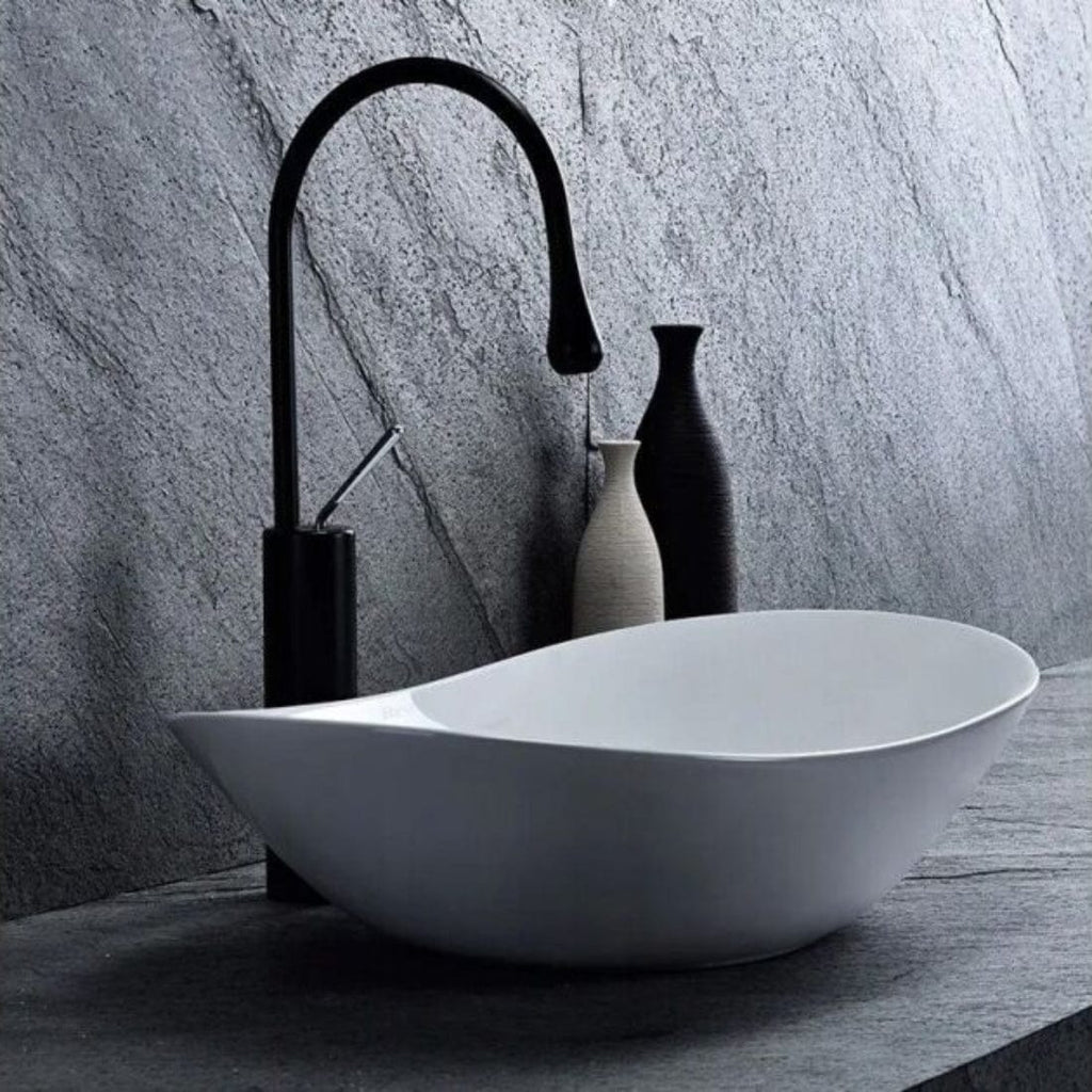 Lavoar compact pe blat, ceramică alb lucios, design modern și elegant