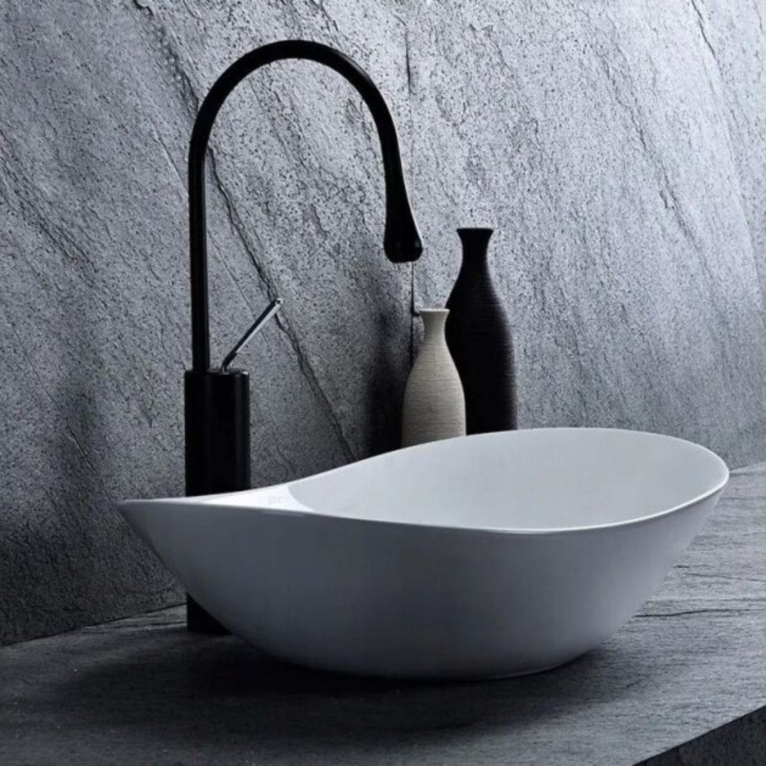 Lavoar compact pe blat, ceramică alb lucios, design modern și elegant