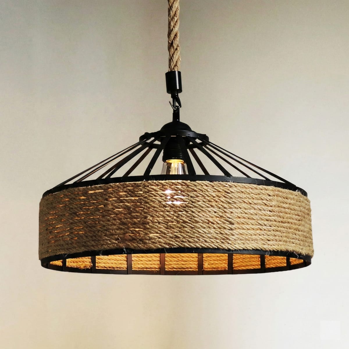 Lustra vintage cu franghie, soclu E27, suspendata, retro pentru living, dining, bar