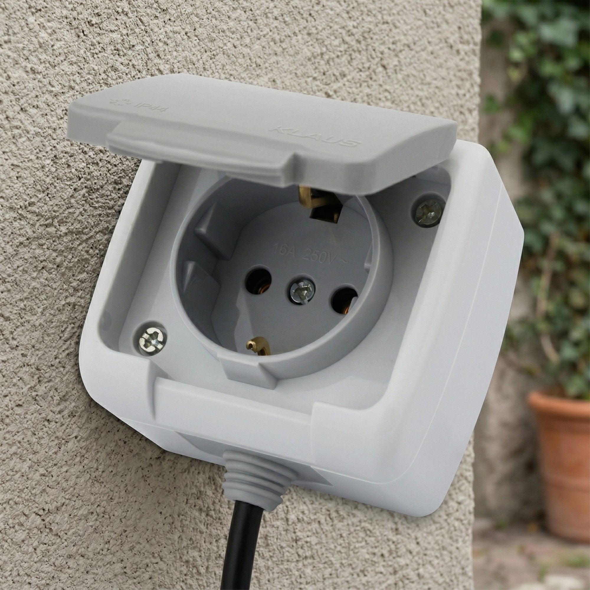Priza de perete pentru exterior, montaj aparent, cu impamantare IP54, rezistenta la umezeala